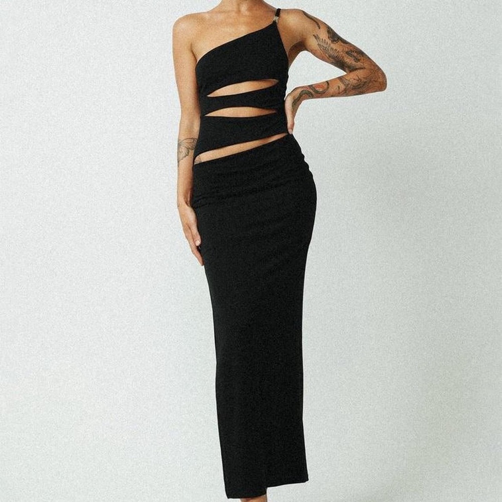 Chic Black One-Shoulder Cutout Dress